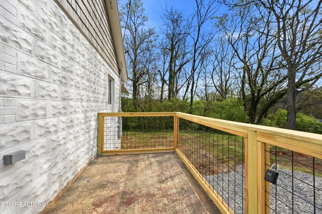 1304 Yellowstone Rd, Knoxville, TN 37914