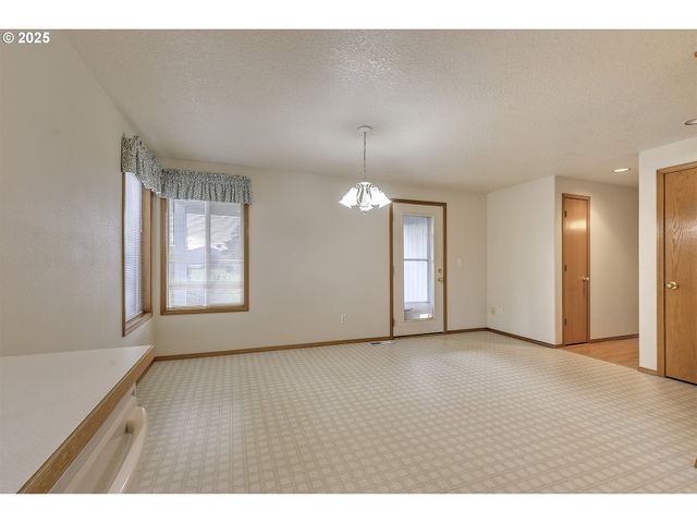 1722 HARTFORD Dr, Forest Grove, OR 97116