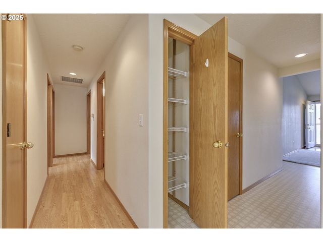 1722 HARTFORD Dr, Forest Grove, OR 97116