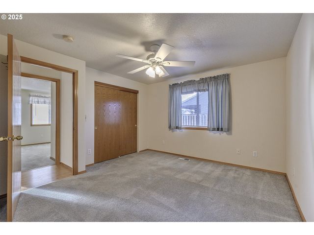 1722 HARTFORD Dr, Forest Grove, OR 97116