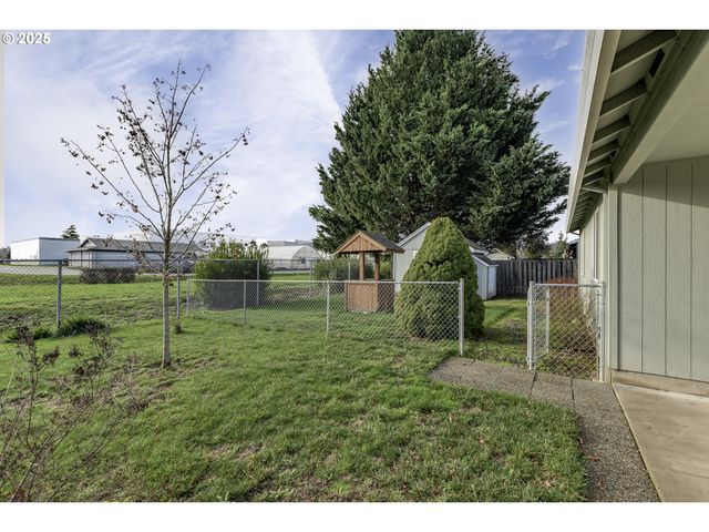 1722 HARTFORD Dr, Forest Grove, OR 97116