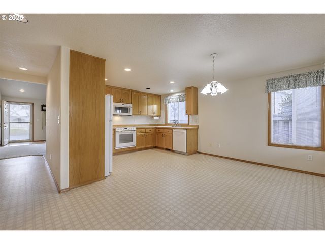 1722 HARTFORD Dr, Forest Grove, OR 97116