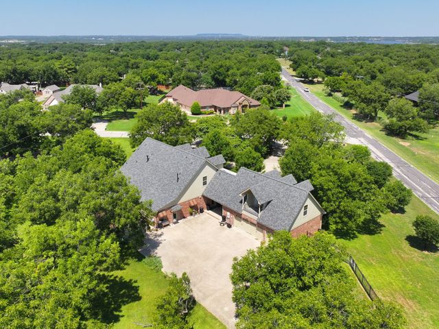 9001 Sawgrass Court, Granbury, TX 76049
