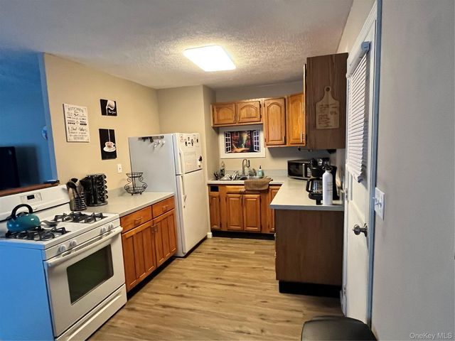 12 Briarwood Crescent, Newburgh, NY 12550