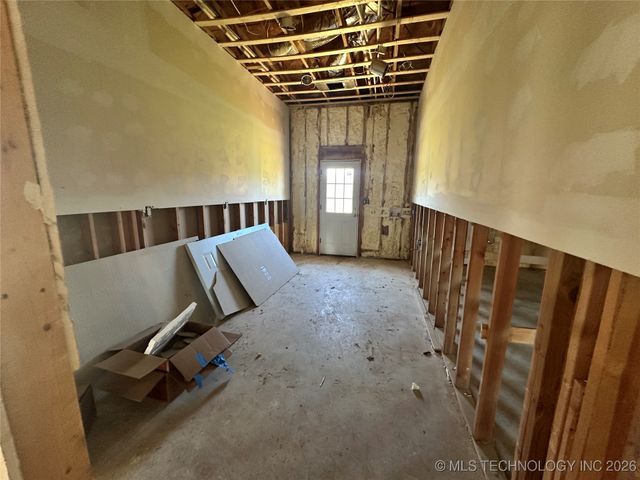 1860 W Bumpass, Hendrix, OK 74741