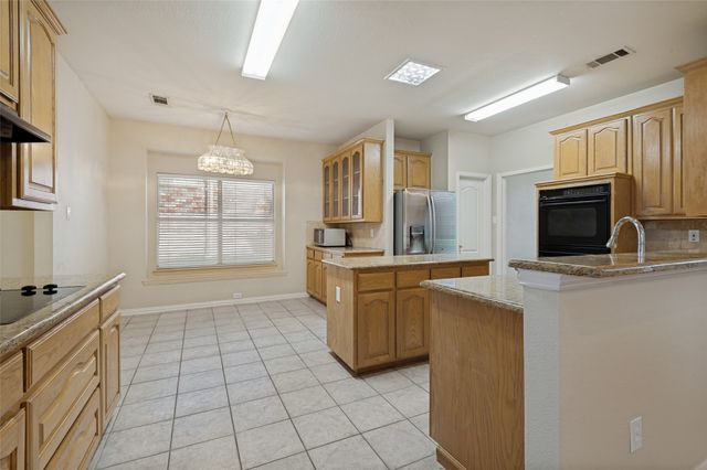 1052 E Seminole Trail, Carrollton, TX 75007