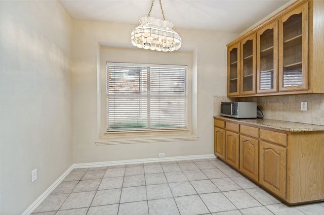 1052 E Seminole Trail, Carrollton, TX 75007