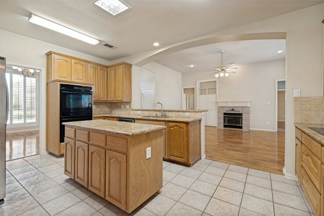 1052 E Seminole Trail, Carrollton, TX 75007