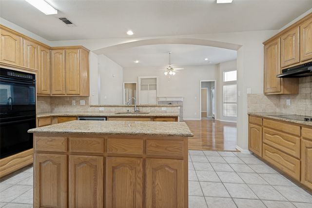 1052 E Seminole Trail, Carrollton, TX 75007