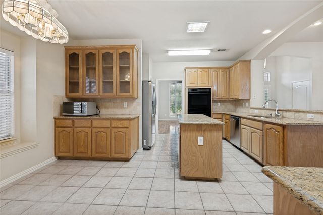1052 E Seminole Trail, Carrollton, TX 75007