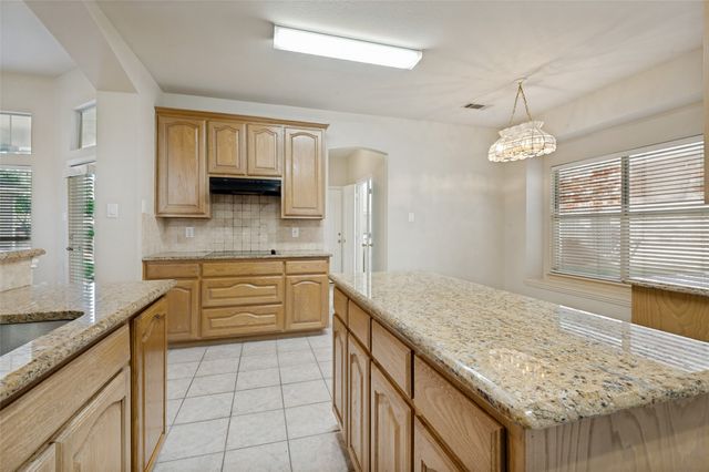 1052 E Seminole Trail, Carrollton, TX 75007