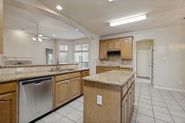 1052 E Seminole Trail, Carrollton, TX 75007