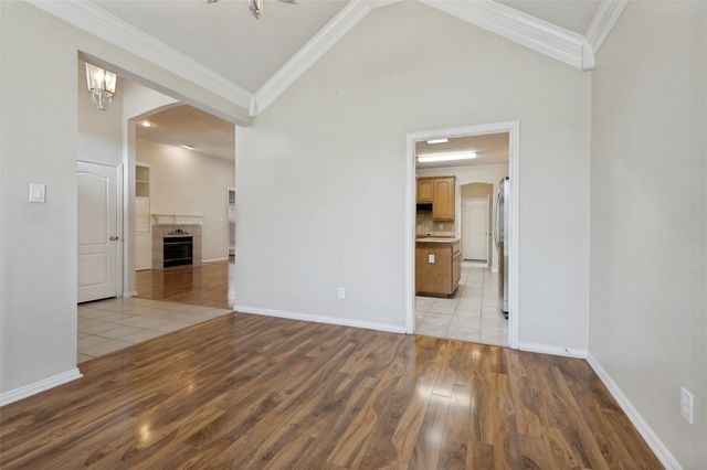 1052 E Seminole Trail, Carrollton, TX 75007
