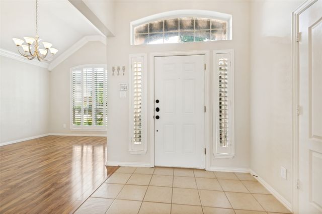 1052 E Seminole Trail, Carrollton, TX 75007