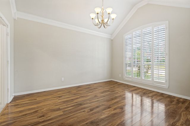 1052 E Seminole Trail, Carrollton, TX 75007