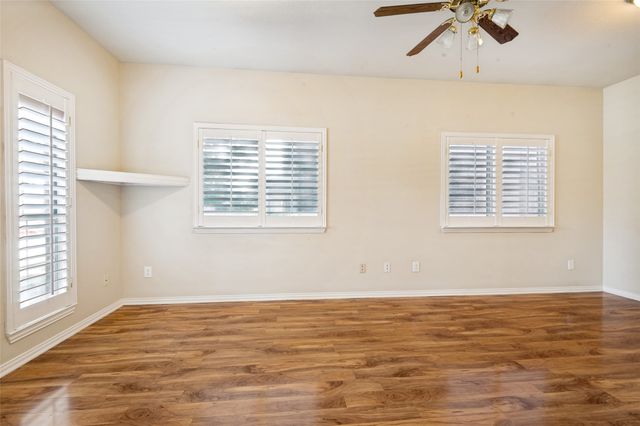 1052 E Seminole Trail, Carrollton, TX 75007