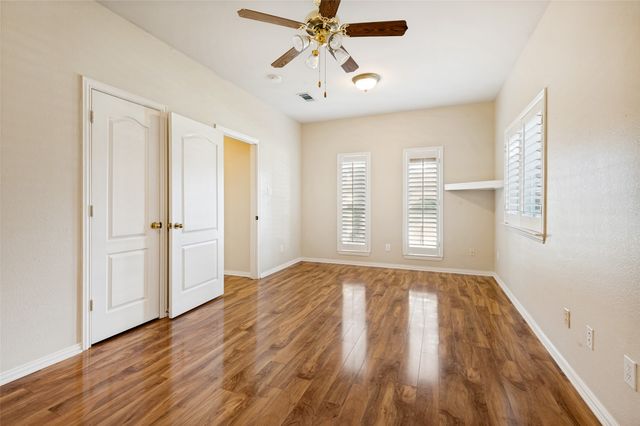1052 E Seminole Trail, Carrollton, TX 75007