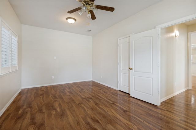 1052 E Seminole Trail, Carrollton, TX 75007