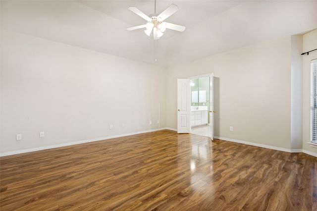 1052 E Seminole Trail, Carrollton, TX 75007