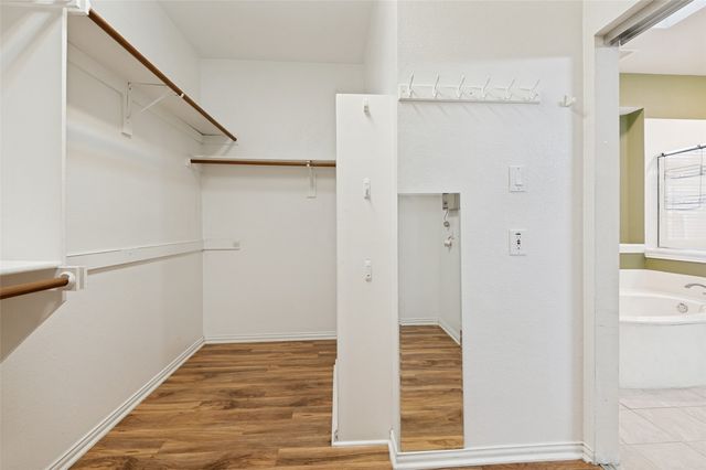 1052 E Seminole Trail, Carrollton, TX 75007