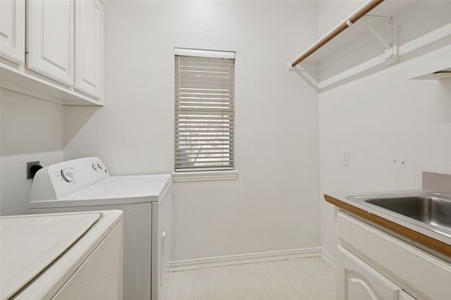 1052 E Seminole Trail, Carrollton, TX 75007