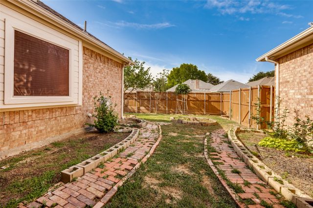 1052 E Seminole Trail, Carrollton, TX 75007