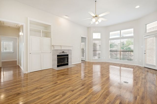 1052 E Seminole Trail, Carrollton, TX 75007