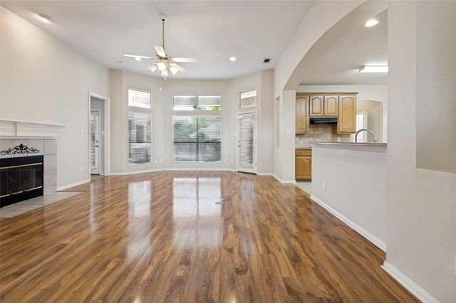 1052 E Seminole Trail, Carrollton, TX 75007