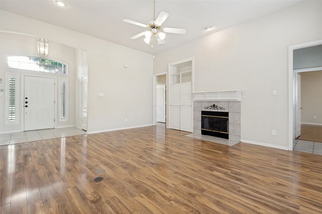 1052 E Seminole Trail, Carrollton, TX 75007