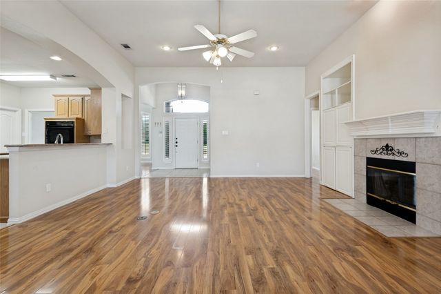 1052 E Seminole Trail, Carrollton, TX 75007