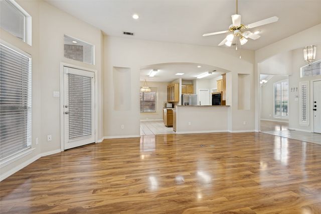 1052 E Seminole Trail, Carrollton, TX 75007