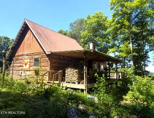 1040 Sturmhaben Way, Newport, TN 37821