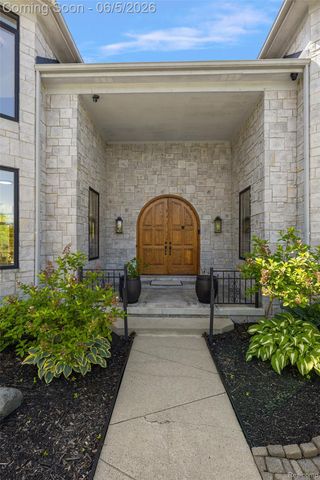 62502 Wayfaring Road, Ray Township, MI 48096