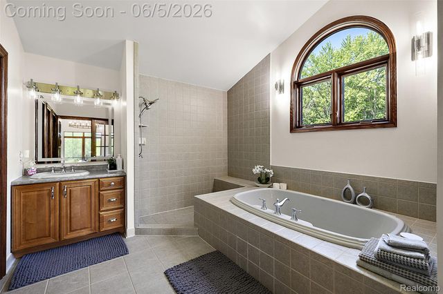 62502 Wayfaring Road, Ray Township, MI 48096