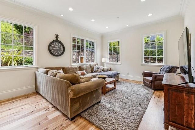 30 Malavear Court, Pacifica, CA 94044