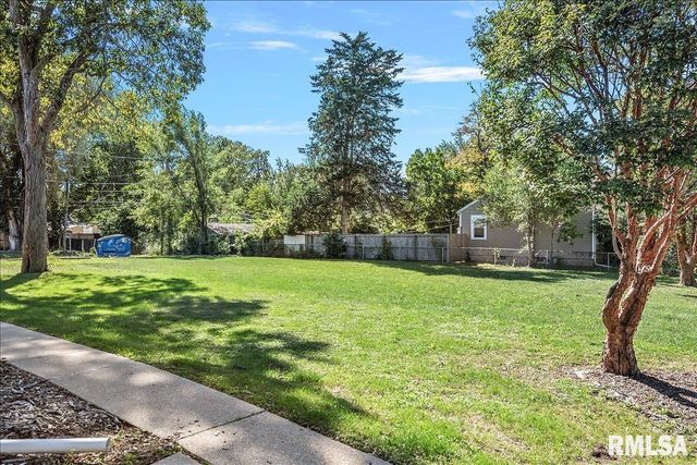 824 E Ridgely Avenue, Springfield, IL 62702