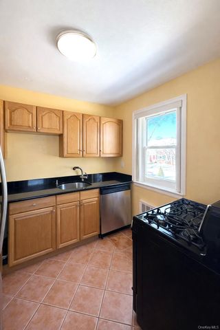 6758 152 Street B, Flushing, NY 11367