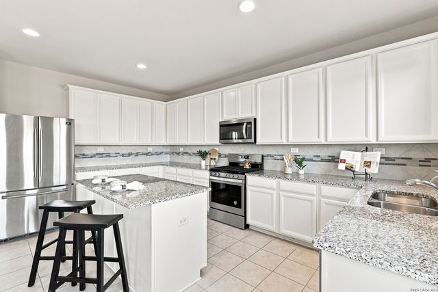 10118 Cowboy Ln, San Antonio, TX 78254