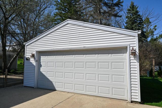 6700 Conifer LANE, Greendale, WI 53129