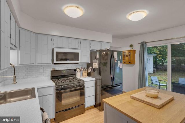 4 MASON CT, Pine Hill, NJ 08021