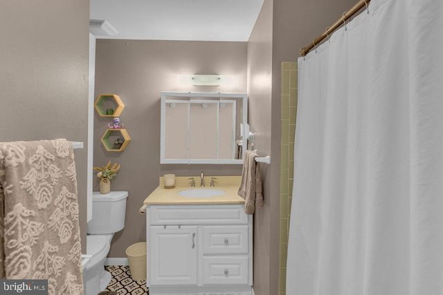 4 MASON CT, Pine Hill, NJ 08021