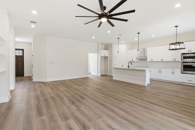 120 Puu Waa Waa LN, Bastrop, TX 78602