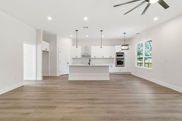 120 Puu Waa Waa LN, Bastrop, TX 78602