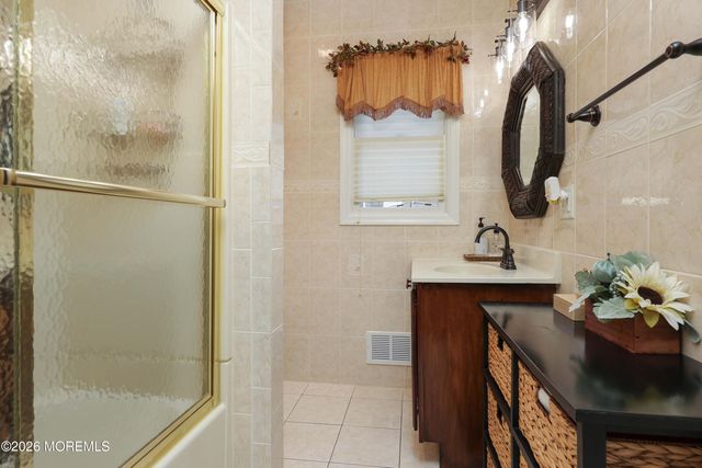 275 N 5th Avenue, Long Branch, NJ 07740