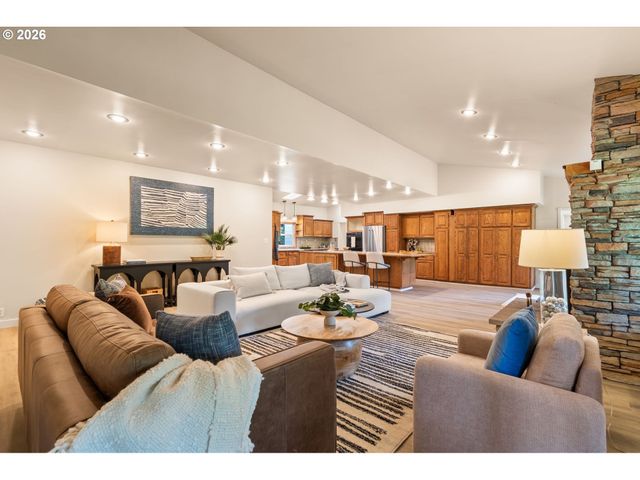 35412 S DICKEY PRAIRIE Rd, Molalla, OR 97038