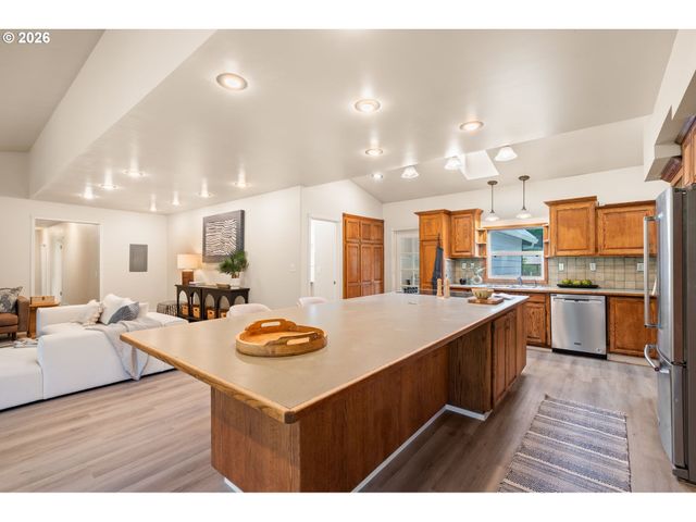 35412 S DICKEY PRAIRIE Rd, Molalla, OR 97038