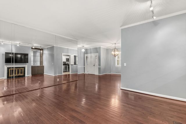 201 Westchase Dr, Nashville, TN 37205