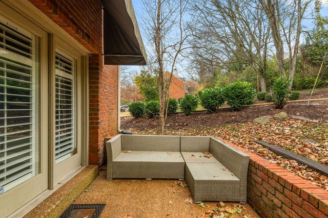 201 Westchase Dr, Nashville, TN 37205