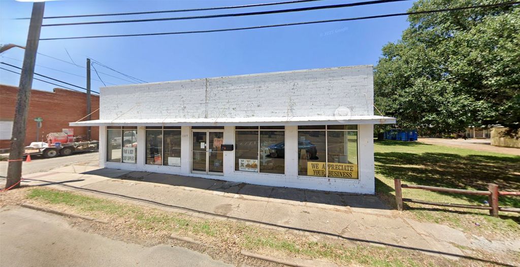 1105 Park Street, Commerce, TX 75428
