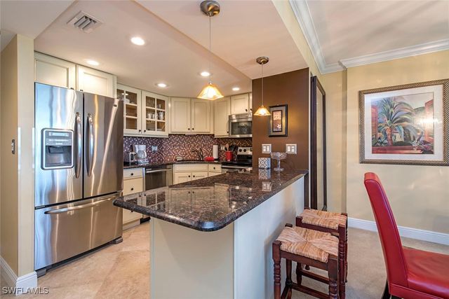 3 Bluebill AVE 704, Naples, FL 34108